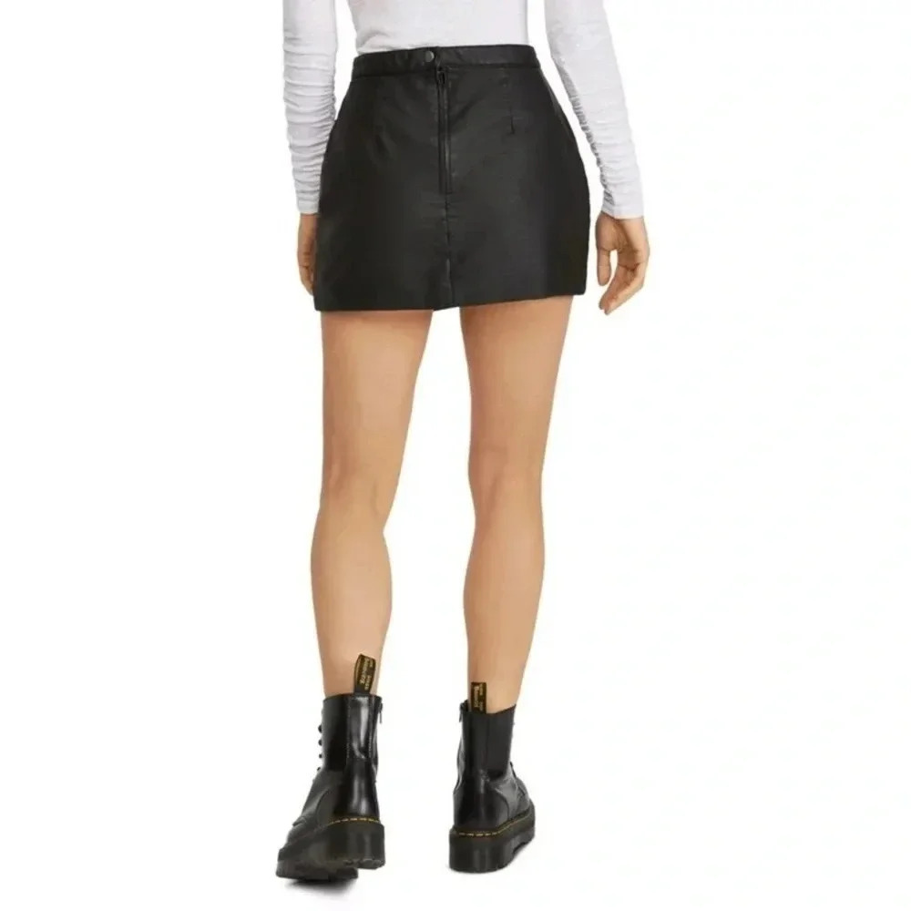 Free People Vegan Leather Midnight Magic Classic Mini Skirt Size 8 - Picture 2 of 6